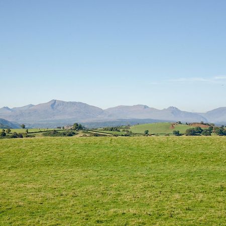 Villa Cefn Bach Capel Garmon Esterno foto