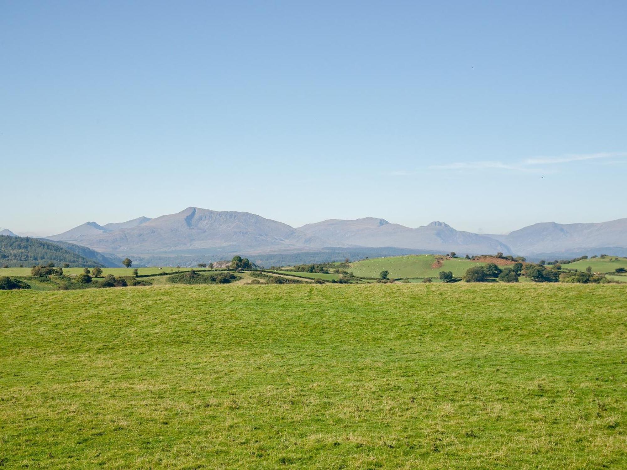 Villa Cefn Bach Capel Garmon Esterno foto