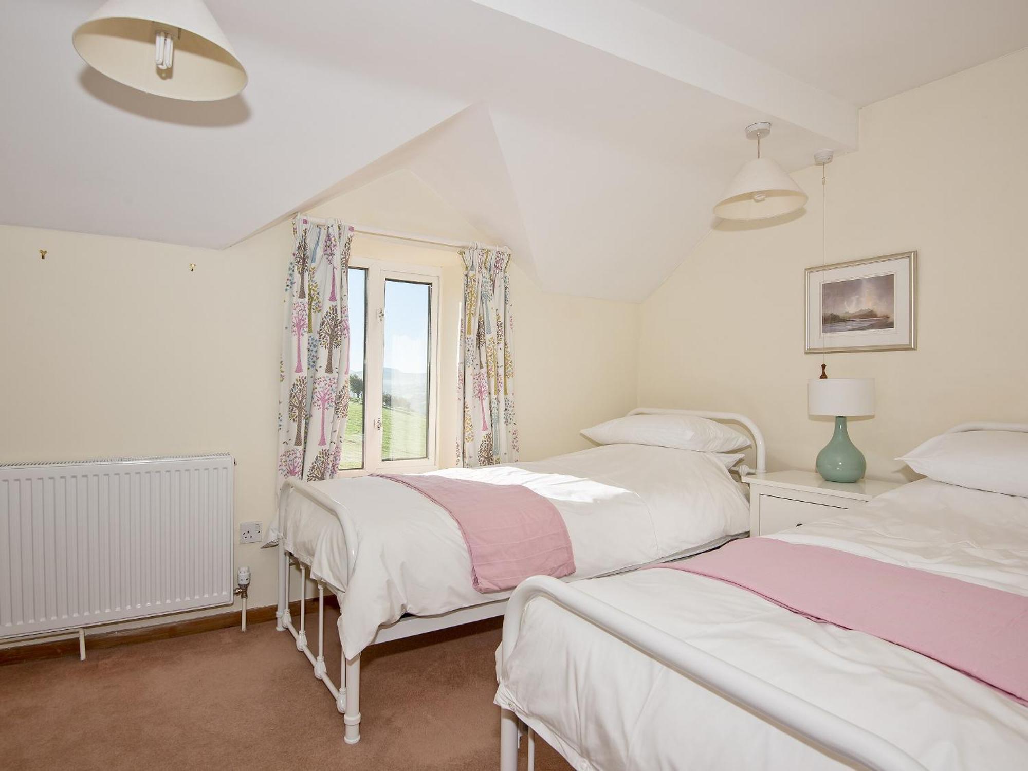 Villa Cefn Bach Capel Garmon Esterno foto